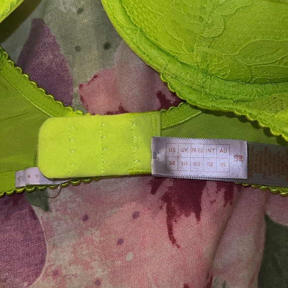 Neon savage x fenty green bra with lace and tulle details - Picture 4 of 6